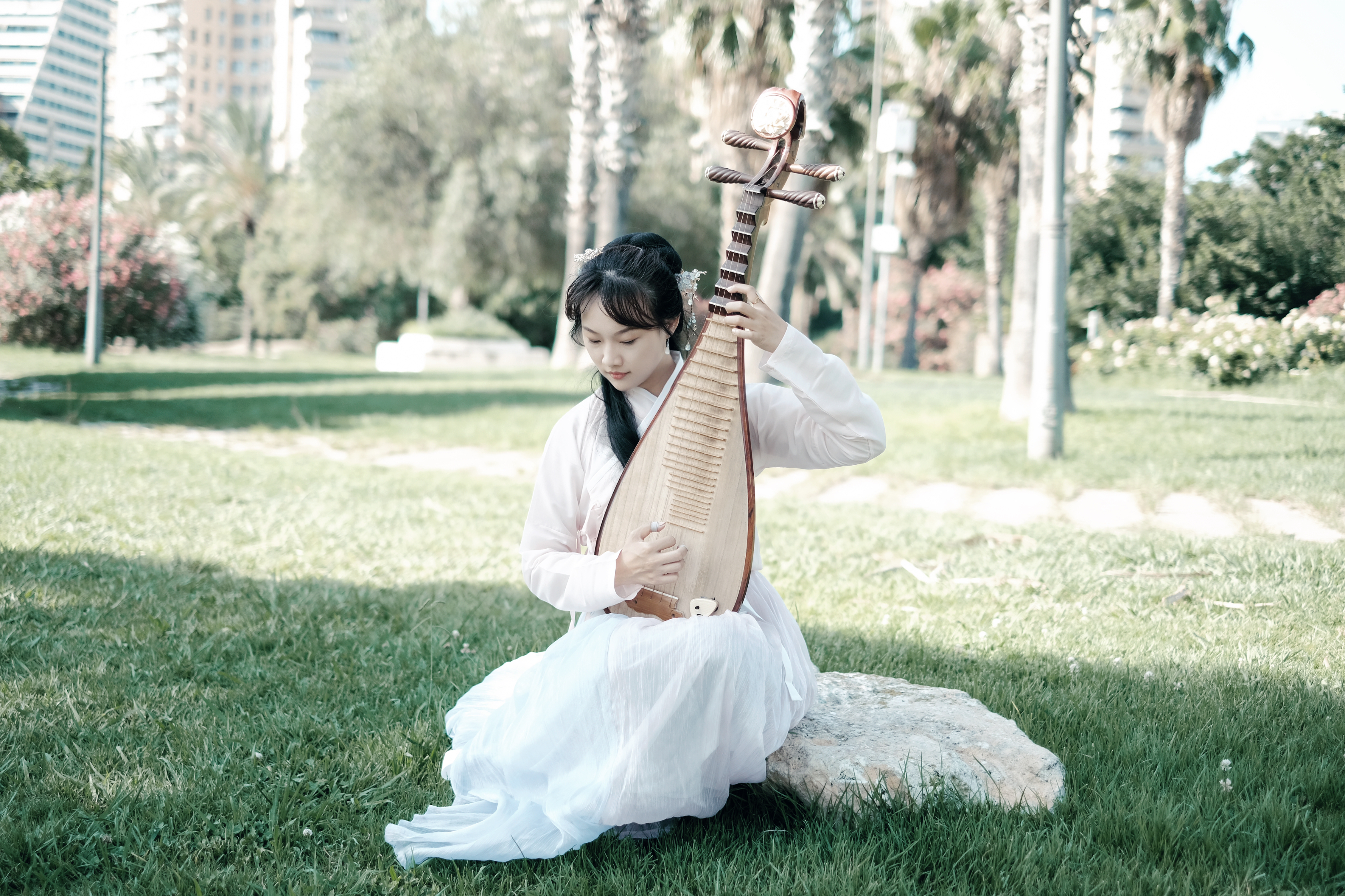 Minqi Wang with pipa